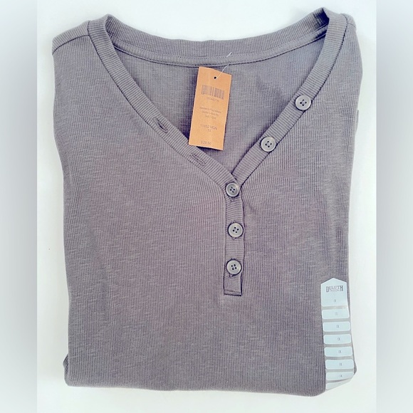 NWT Woman’s Duluth Trading 1X short sleeve ribbed T-shirt with buttoned v-neck‎ - Picture 3 of 5